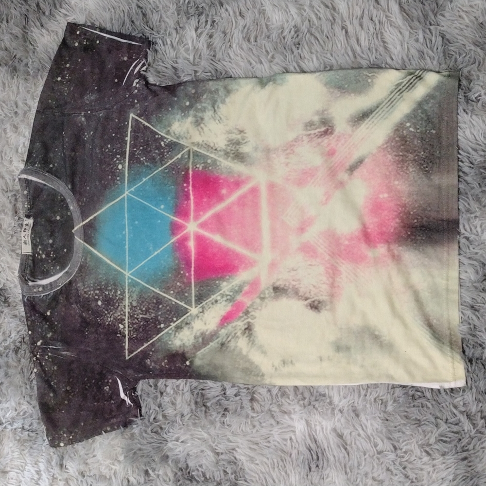 Trippy artwork soft graphic T-shirt NWOT